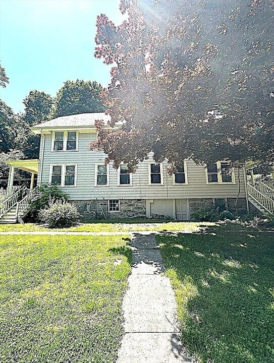 274 Washington St in Canton, MA - Building Photo