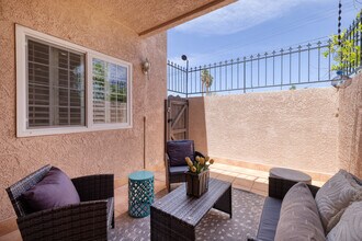 1317 E Saint Louis Ave, Unit A in Las Vegas, NV - Foto de edificio - Building Photo