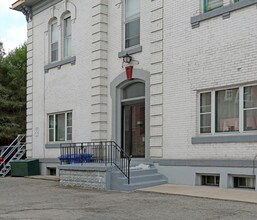 17 Webber Ave in Hamilton, ON - Building Photo - Building Photo