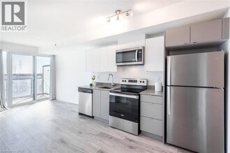 3210 Dakota Cmn in Burlington, ON - Building Photo - Building Photo