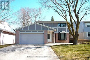 417 Borden Ave in Newmarket, ON - Building Photo