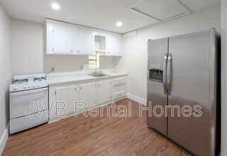 2022 Dellwood Ave in Jacksonville, FL - Building Photo - Building Photo