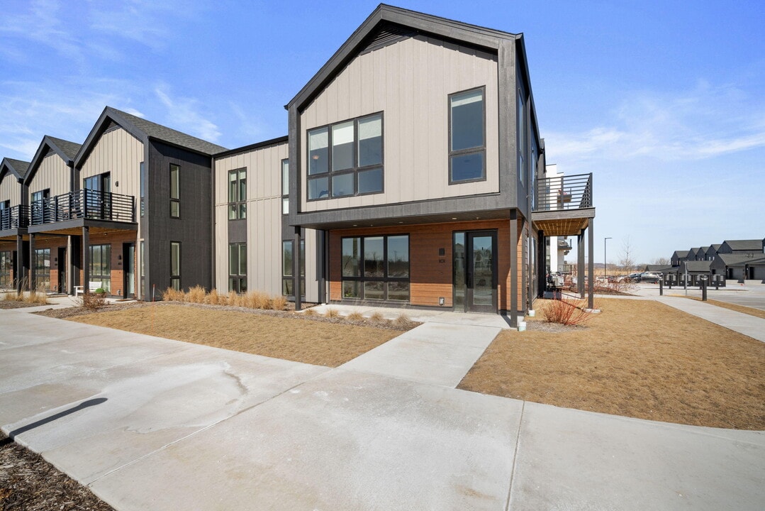 4199 E Hemlock Dr in Oak Creek, WI - Foto de edificio