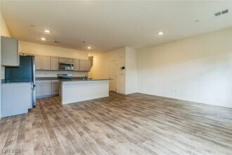 4242 Lunar Cyn Ave in North Las Vegas, NV - Building Photo - Building Photo