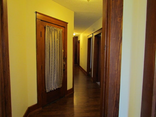 225 E Findlay St, Unit Apt B in Carey, OH - Foto de edificio - Building Photo