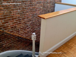 669 Massachusetts Ave, Unit 3. in Boston, MA - Foto de edificio - Building Photo