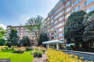 4000 Tunlaw Rd NW in Washington, DC - Building Photo