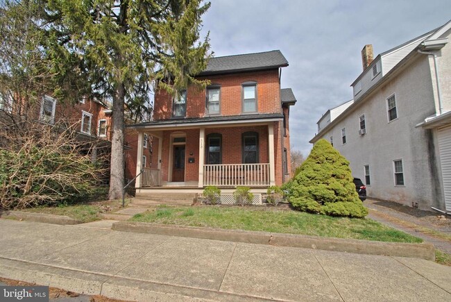 513 W Chestnut St in Perkasie, PA - Building Photo - Building Photo