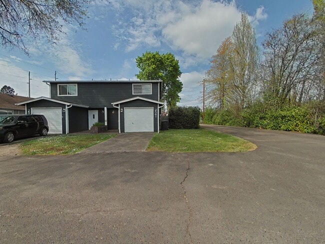 2541-2543 NW Grant Ave
