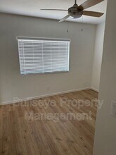 1302 E Maddock Rd in Phoenix, AZ - Foto de edificio - Building Photo