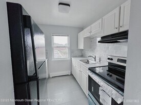 289 Main St in Spotswood, NJ - Building Photo