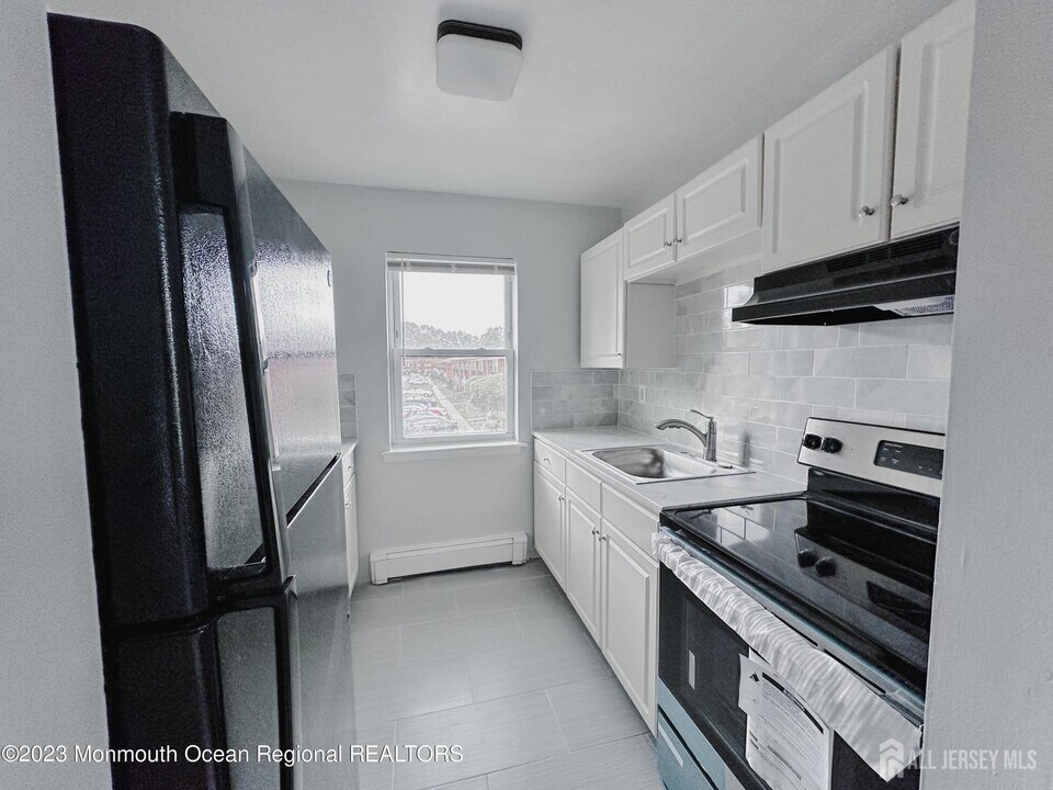 289 Main St in Spotswood, NJ - Building Photo