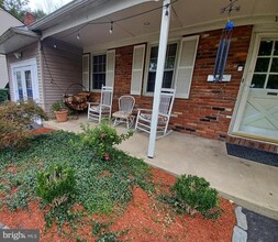 1205 Cardinal Ln in Cherry Hill Township, NJ - Foto de edificio - Building Photo