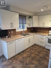 1296 Valerie Crescent in Oakville, ON - Building Photo - Building Photo