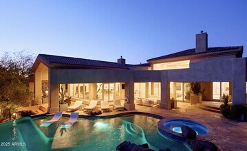 5718 N 54th St in Paradise Valley, AZ - Building Photo - Building Photo