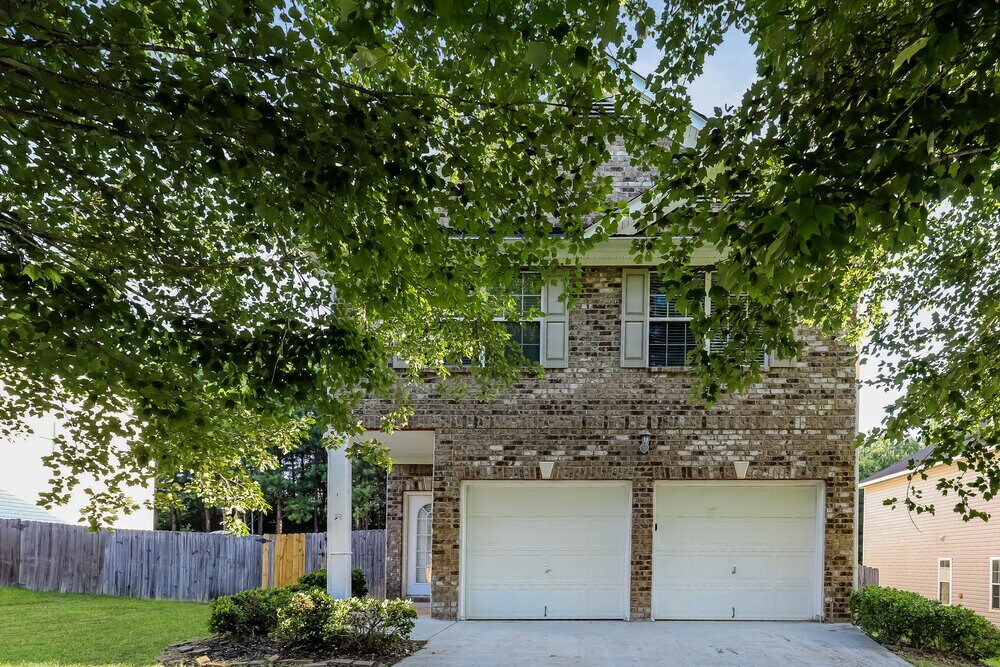 1113 Watercourse Way in Hampton, GA - Building Photo