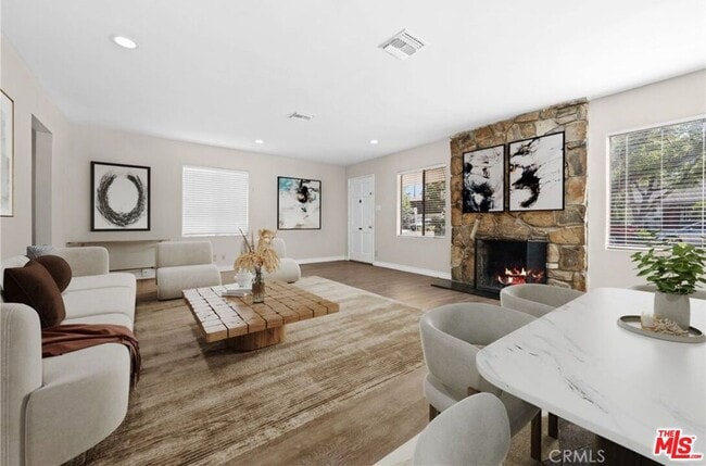848 N Valley St in Burbank, CA - Building Photo - Building Photo