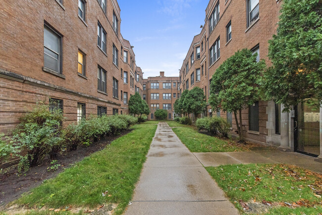 1362 W Estes Ave, Unit 69-3J