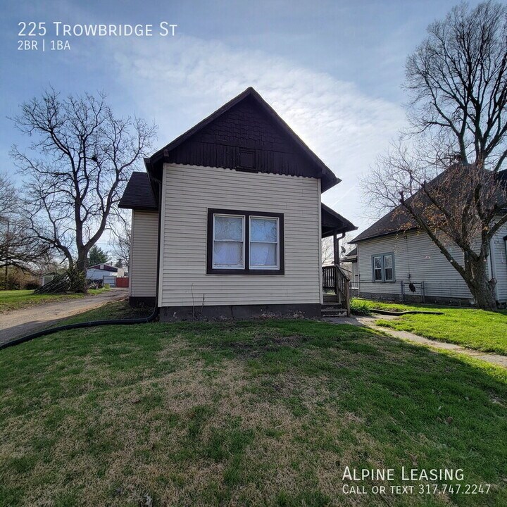 225 Trowbridge St in Indianapolis, IN - Building Photo