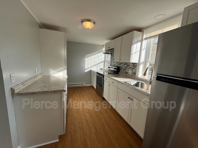 6 Old Chester Rd in Derry, NH - Building Photo - Building Photo