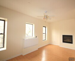 342 W 47th St in New York, NY - Building Photo