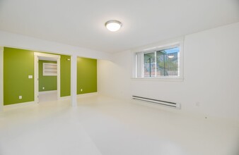 3435 in Seattle, WA - Building Photo - Interior Photo