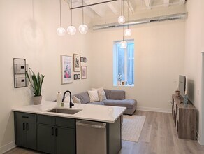 1453 Maple Ave, Unit B03 in Evanston, IL - Building Photo - Building Photo