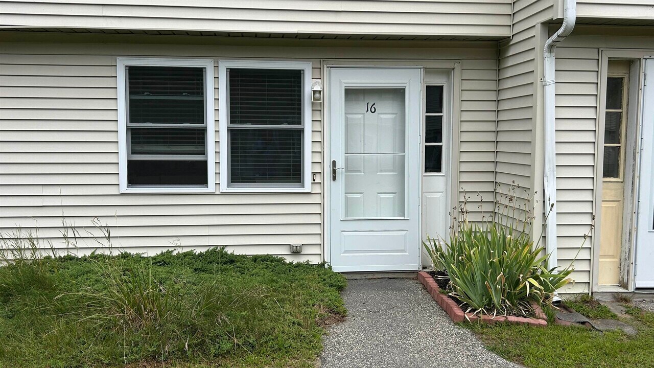 125 Portland Ave in Old Orchard Beach, ME - Building Photo
