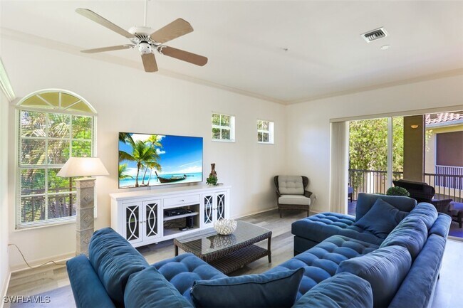 600 L'Ambiance Cir in Naples, FL - Building Photo - Building Photo