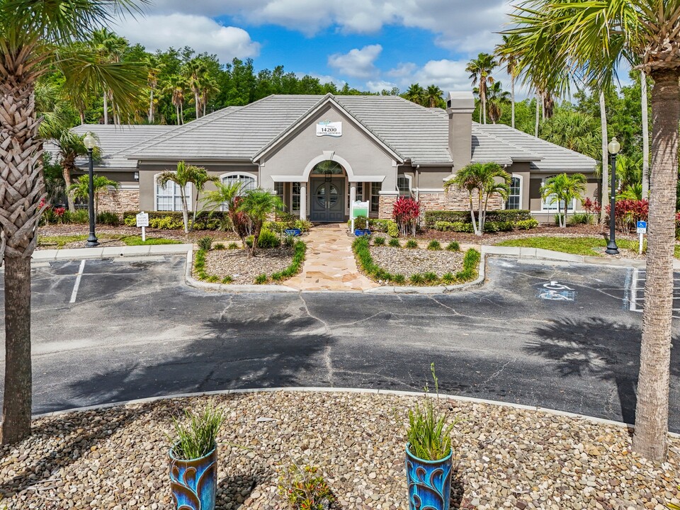 The Parkway at Hunters Creek in Orlando, FL - Foto de edificio