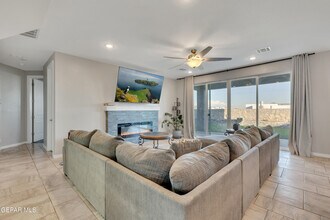 912 Crystal Deer Dr in El Paso, TX - Building Photo - Building Photo