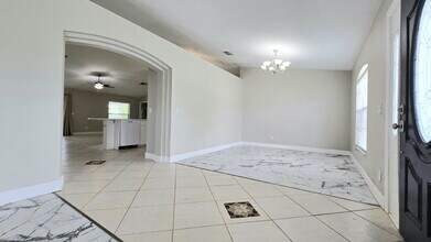 923 SE 23rd Terrace in Cape Coral, FL - Building Photo - Building Photo