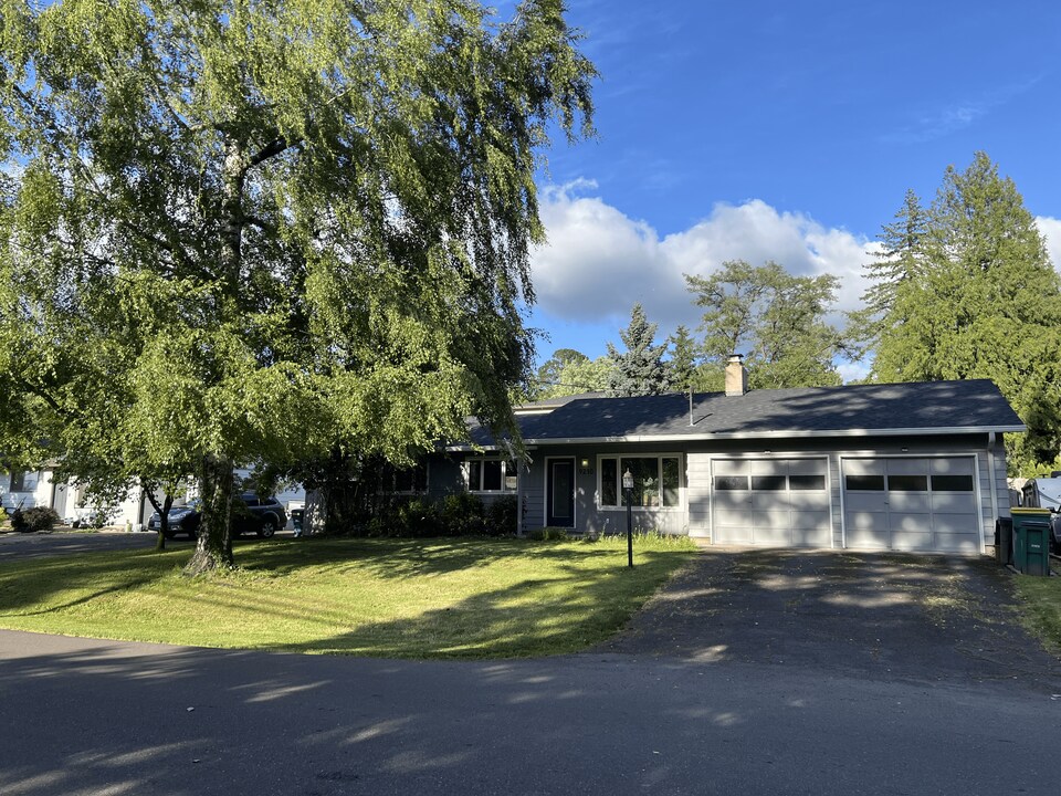 9210 SW 74th Ave in Tigard, OR - Building Photo