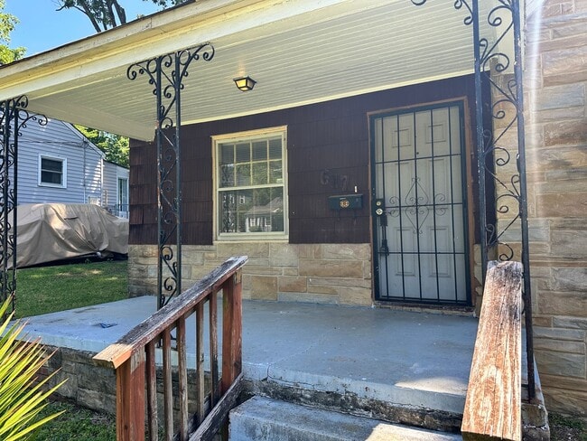 617 Ambassador St in Charlotte, NC - Building Photo - Building Photo