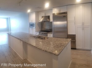 1120 E Kennedy Blvd-Unit -Apt. 516 in Tampa, FL - Building Photo - Building Photo