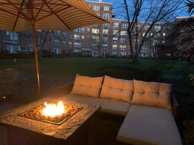 2500 Q St NW in Washington, DC - Building Photo - Building Photo