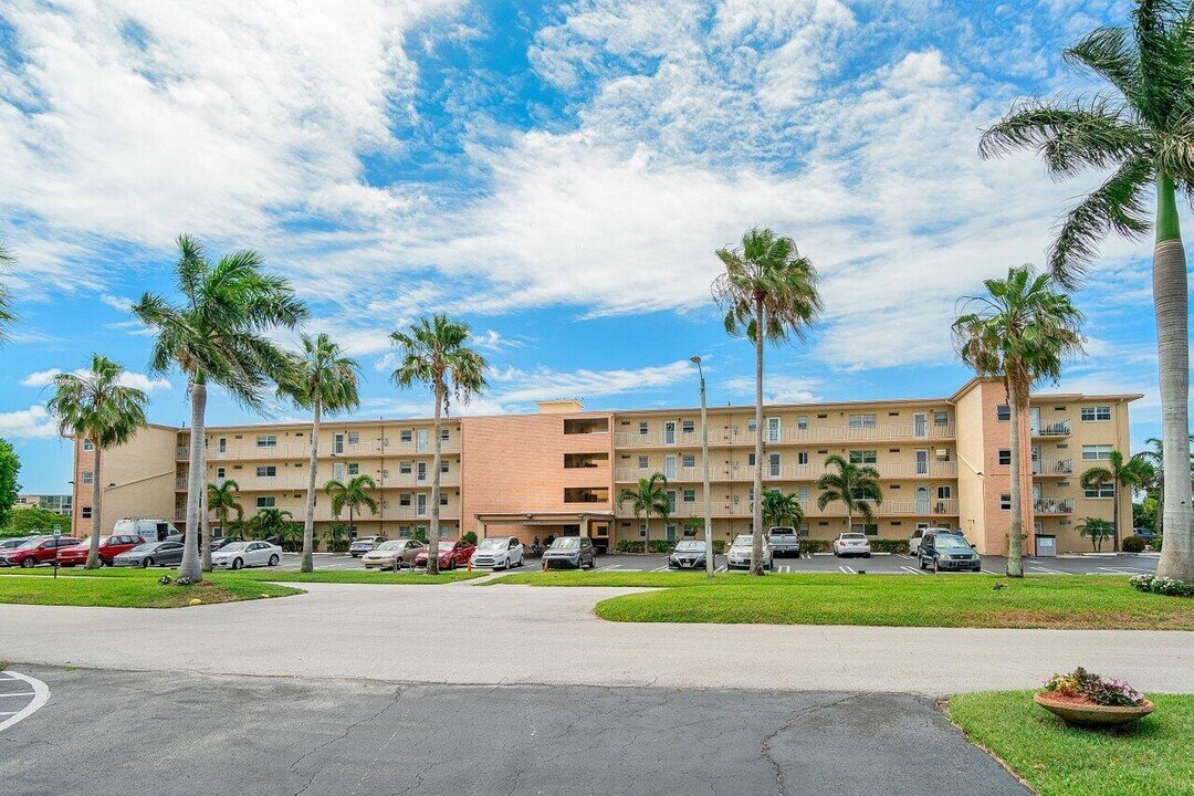 2615 NE 1st Ct, Unit 407 in Boynton Beach, FL - Building Photo