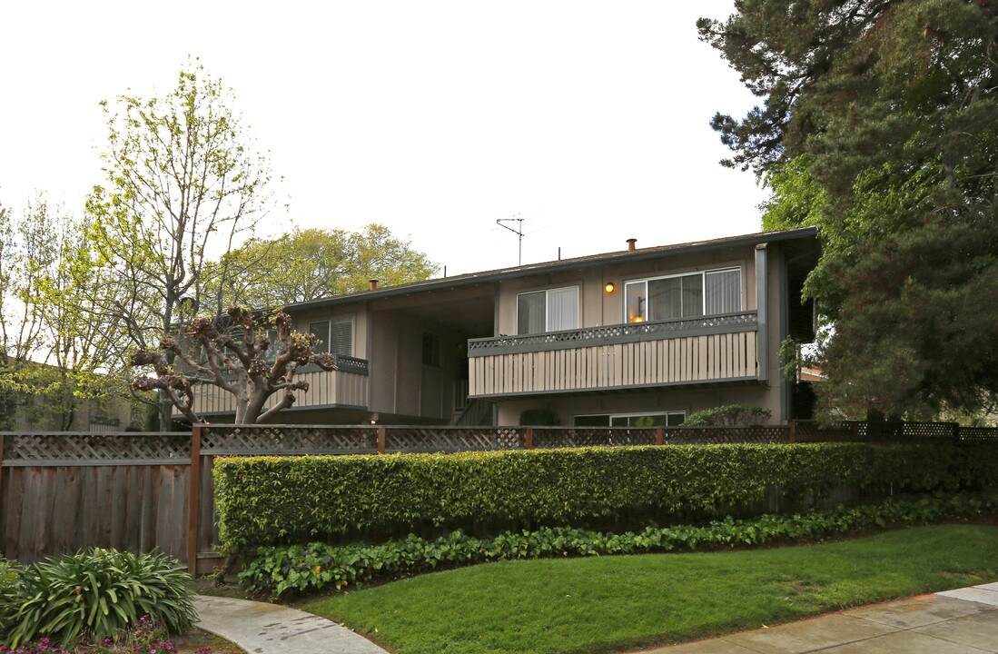 Saratoga Square in Santa Clara, CA - Building Photo