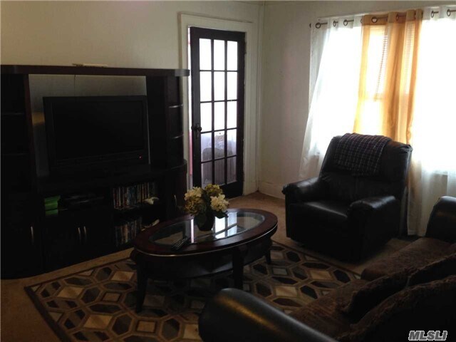 241-11 143rd Ave-Unit -1Fl in Queens, NY - Foto de edificio - Building Photo