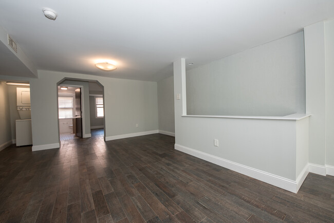 2057 South St, Unit B in Philadelphia, PA - Building Photo - Building Photo
