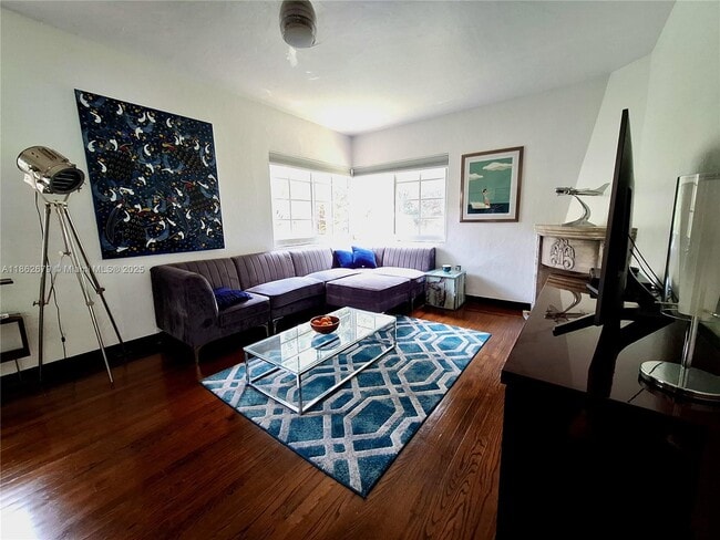 1227 Meridian Ave in Miami Beach, FL - Building Photo - Building Photo