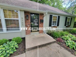 9709 Eby St in Overland Park, KS - Building Photo - Building Photo