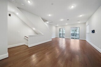 1268 N Post Oak Rd in Houston, TX - Building Photo - Building Photo