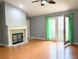 13727 Richmond Park Dr N, Unit 208 in Jacksonville, FL - Building Photo