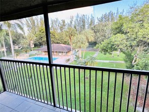 5090 SW 64th Ave in Davie, FL - Building Photo - Building Photo