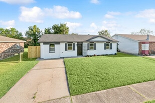 228 Chapel Ln in Avondale, LA - Building Photo