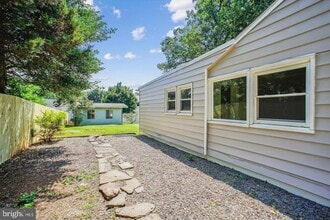 3135 Manor Rd in Falls Church, VA - Building Photo - Building Photo