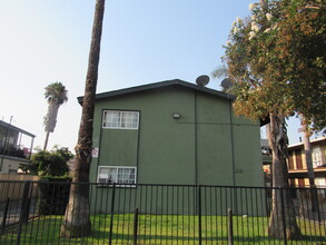 1210 W Brook St in Santa Ana, CA - Building Photo - Building Photo