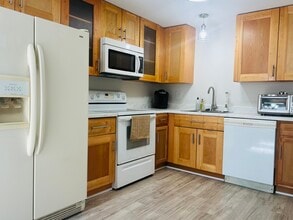 13513 Demetrias Way in Germantown, MD - Building Photo - Building Photo