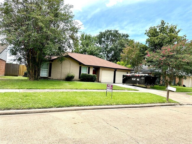 13527 Montaigne Dr in Houston, TX - Building Photo - Building Photo